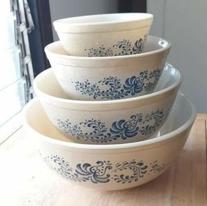 Vintage Pyrex - Homestead - Mixing Bowl Set